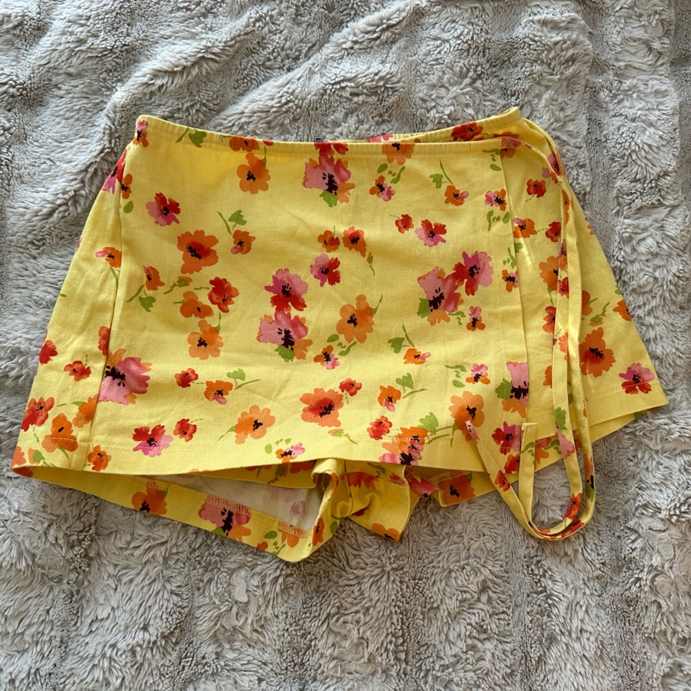 Wild Fable Women's Mid-Rise Woven Wrap Skort Yellow Floral